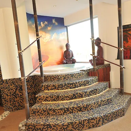 & Wellness Royal Astrid מלון